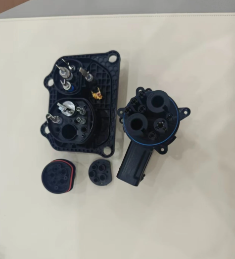 Загаловак: Dongguan Huaxin Electronic Technology Co., Ltd. дэманструе выставу Automechanika, прадстаўляючы аўтамабільныя раздымы і індывідуальныя рашэнні для злучэнняў