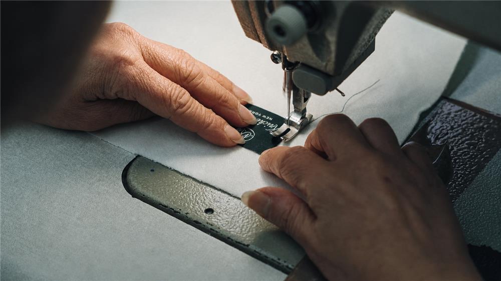 09-sewing-detail-retouched
