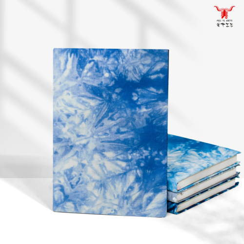Cuaderno teñido anudado