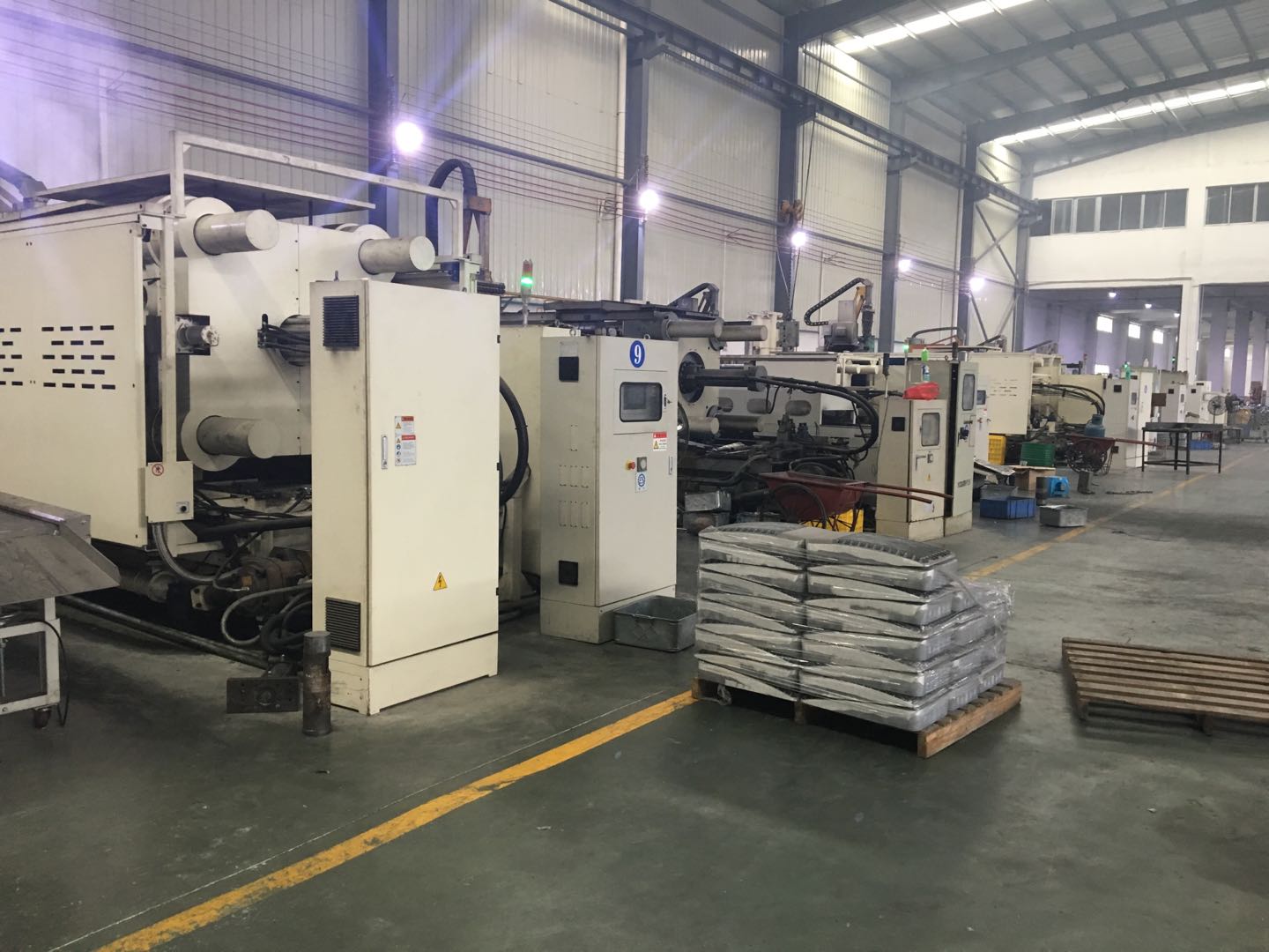 Cold chamber die casting machine