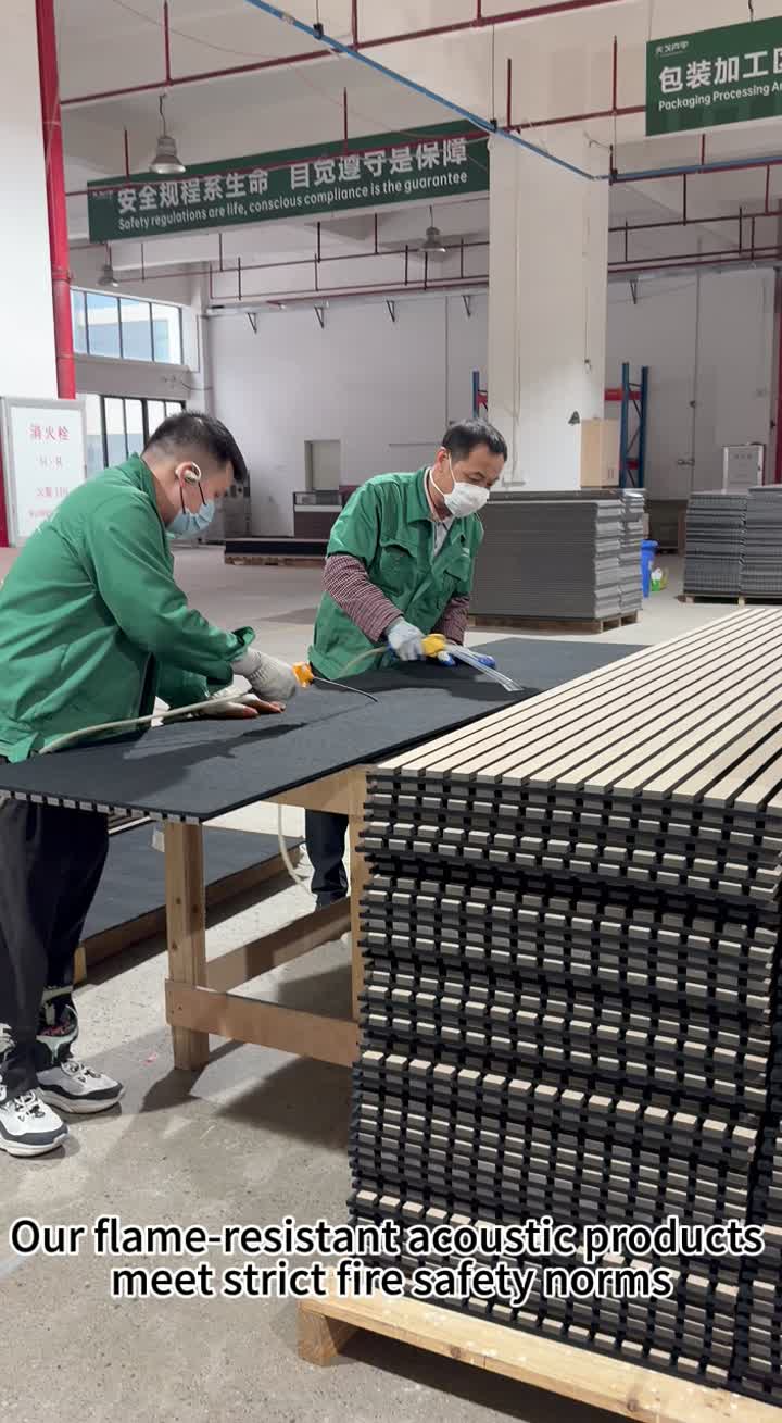 Nuestros productos acústicos resistentes al fuego cumplen estrictas normas de seguridad contra incendios.