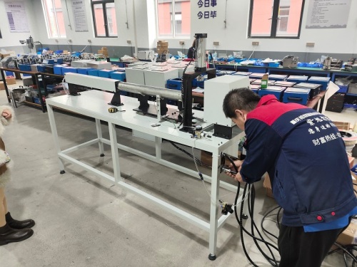 Chuke Intelligent oferece máquina de marcação de extremidade de haste de metal totalmente automática; Design inovador é muito aclamado pelos clientes!