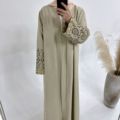 فروش عمده عبای 2025 عید رمضان لباس اسلامی ژاکت کش باف پشمی Abaya Dubai مدل آستین گلدوزی ساده طرح مشکی Abaya1