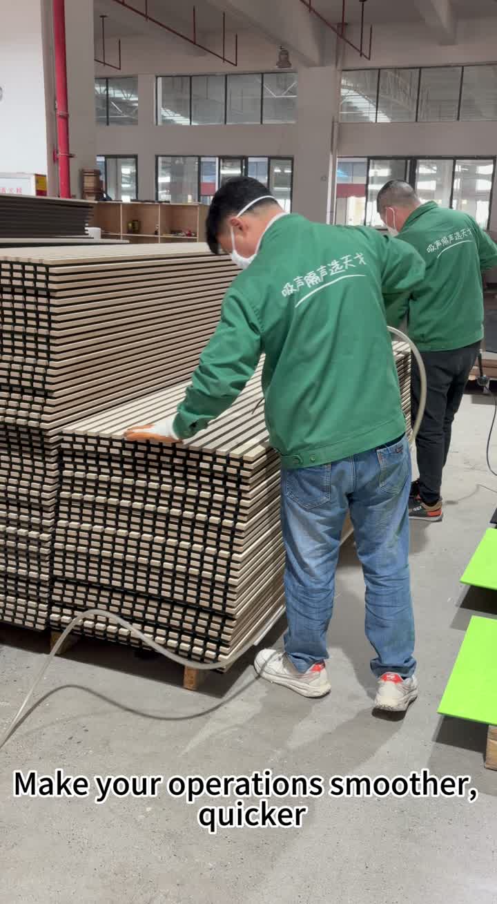 Los paneles acústicos de listones están diseñados para ofrecer un alto rendimiento acústico con una apariencia arquitectónica refinada.