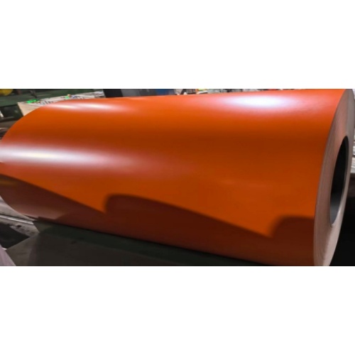 ¿Qué es superior en términos de eficiencia y costo: una lámina de aleación de zinc y aluminio de color naranja rojizo pre-laminada o un recubrimiento por aspersión tradicional?