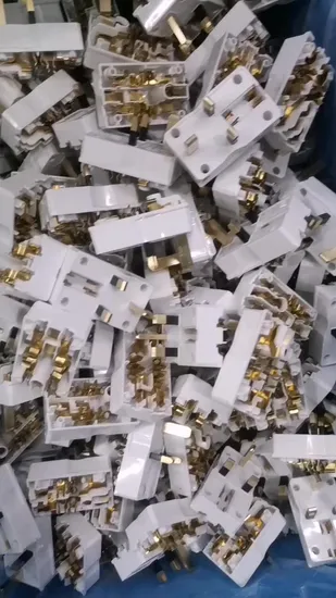 Adaptor Perjalanan AC Gaya Inggris atau Inggris dengan Earth (P7037)1