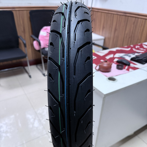¿A qué detalles se les debe prestar atención al usar neumáticos de motocicleta?