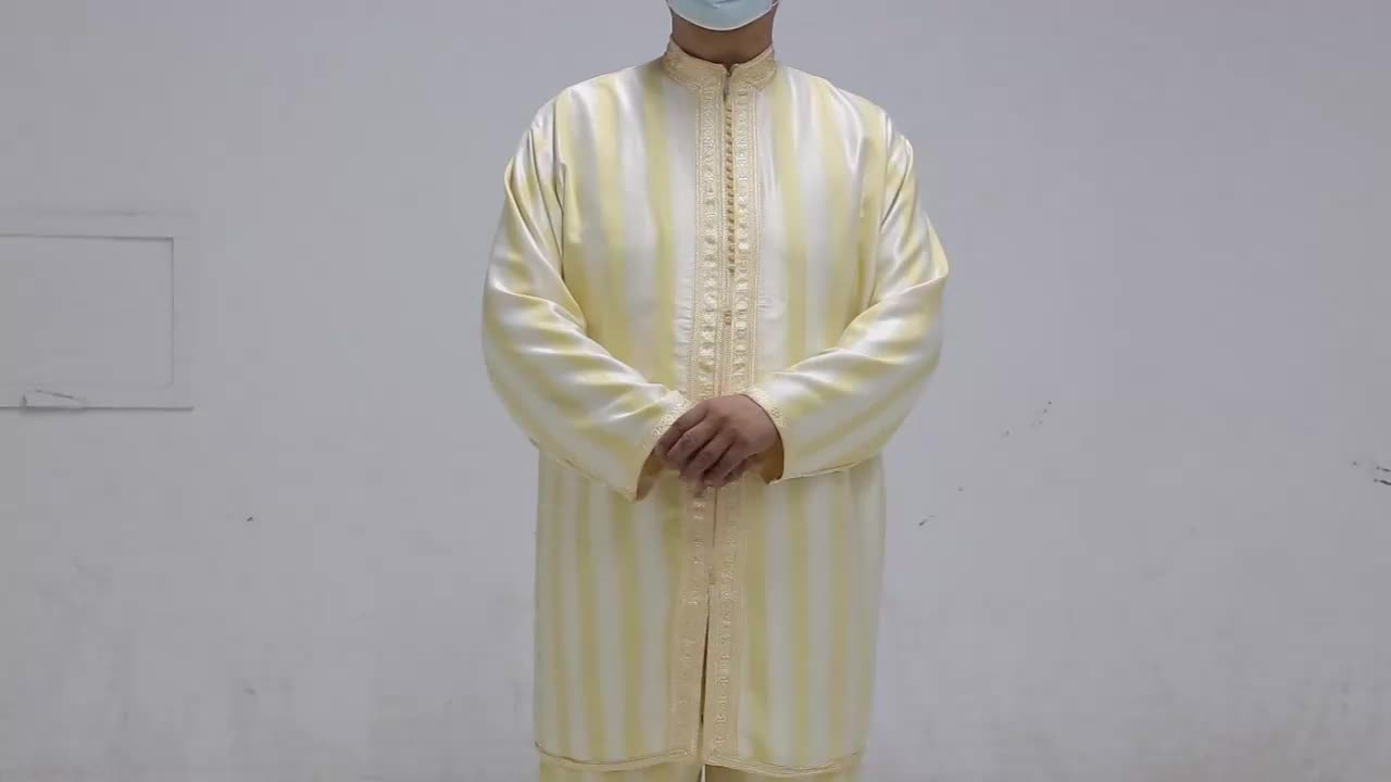 Nuovi uomini di arrivo Abbigliamento islamico Disegni ricamati arabica saudita Dubai Thobes1