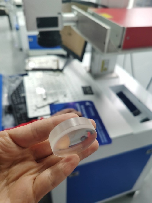 A tecnologia inteligente de corte a laser da Chuke ganha reconhecimento novamente: Amostras de corte de vidro conquistam o favor do cliente!