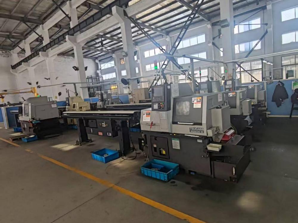 Precision automatic lathe