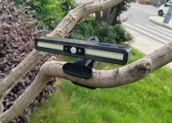 Luz de la vía LED del sensor de movimiento de energía solar para uso al aire libre1