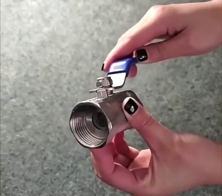Stainless steel threaded ball valve