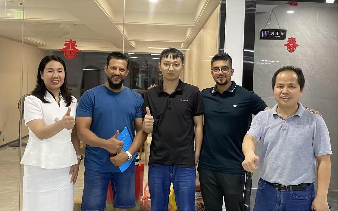 Visita de viejos clientes en Kuwait