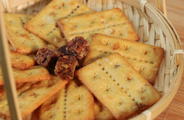La serie diversificada de galletas y refrigerios informales enriquece la línea global de productos alimenticios
