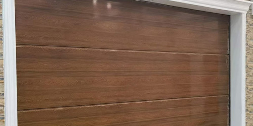 Bakit Ang PCM Metal Wood-Grain Pre-Coated Panel ay Napakasikat para sa Sectional Doors?