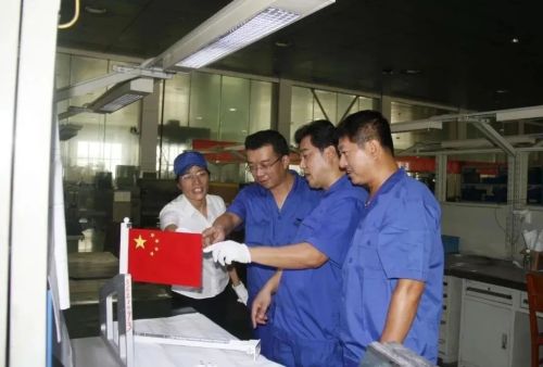 Enthüllen Sie das Geheimnis hinter dem erfolgreichen Einsatz der Nationalflagge auf dem Mond