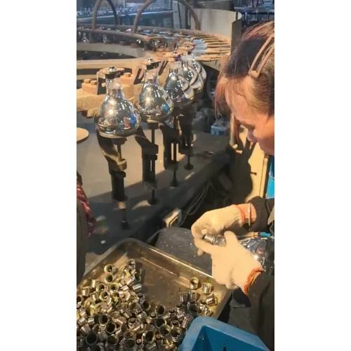 Procesul de lipit la baza becului