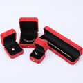Hanhong Factory Square Velvet Jewelry Box auf Lager Organizer Frauengeschenk Custom Logo Anhänger Ring Rot Schmuck Aufbewahrungsbox1