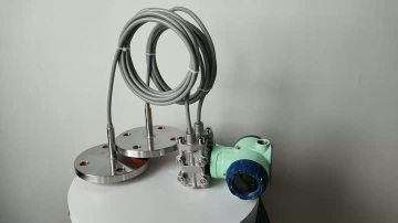 Pressure differential transmitter double flange