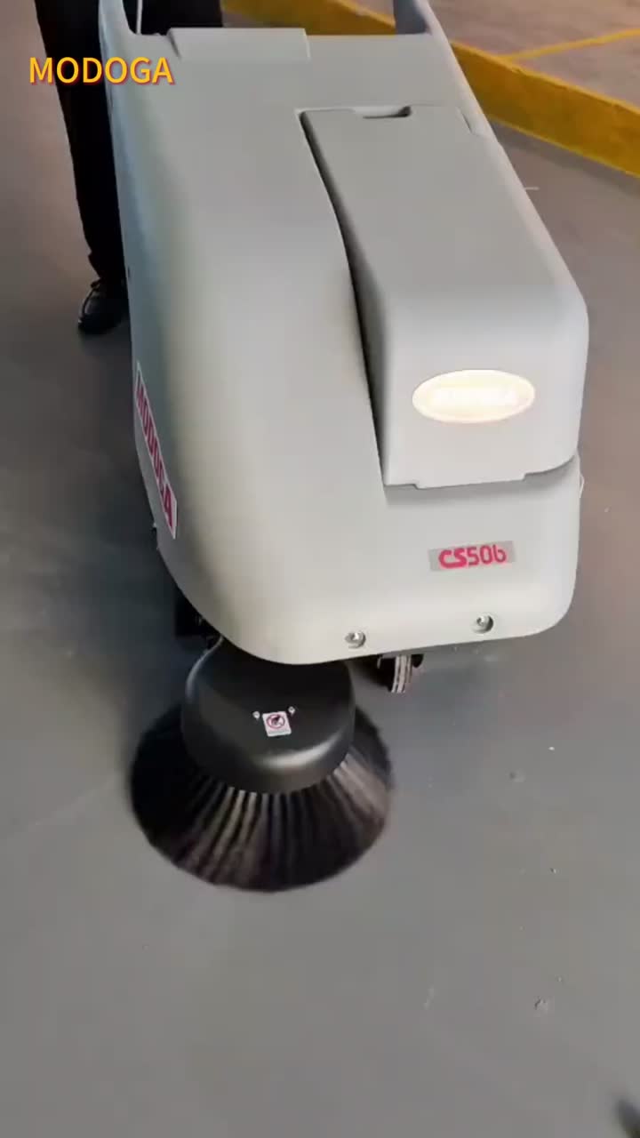 Caminar detrás de la máquina Sweeper