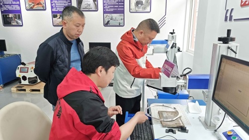 Chuke Intelligent паспяхова падпісвае заказ на 5 машын для лазернай маркіроўкі, дапамагаючы кліентам у мадэрнізацыі маркіроўкі са сталёвымі кольцамі