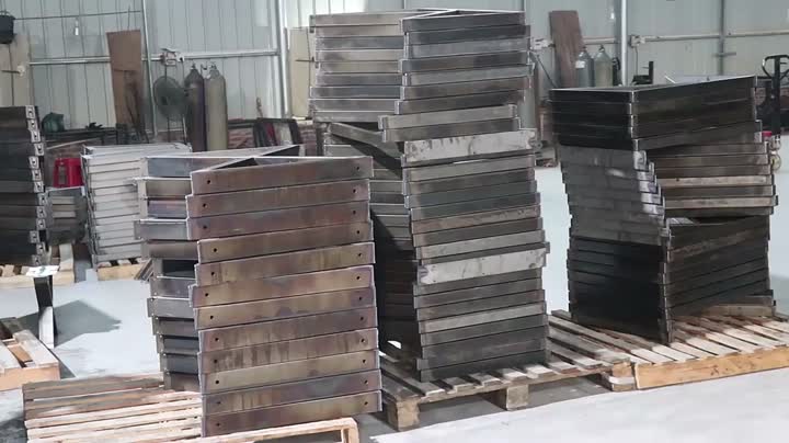 רגלי שולחן ייצור