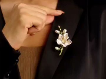 Magnolia Alba Metal Brooch