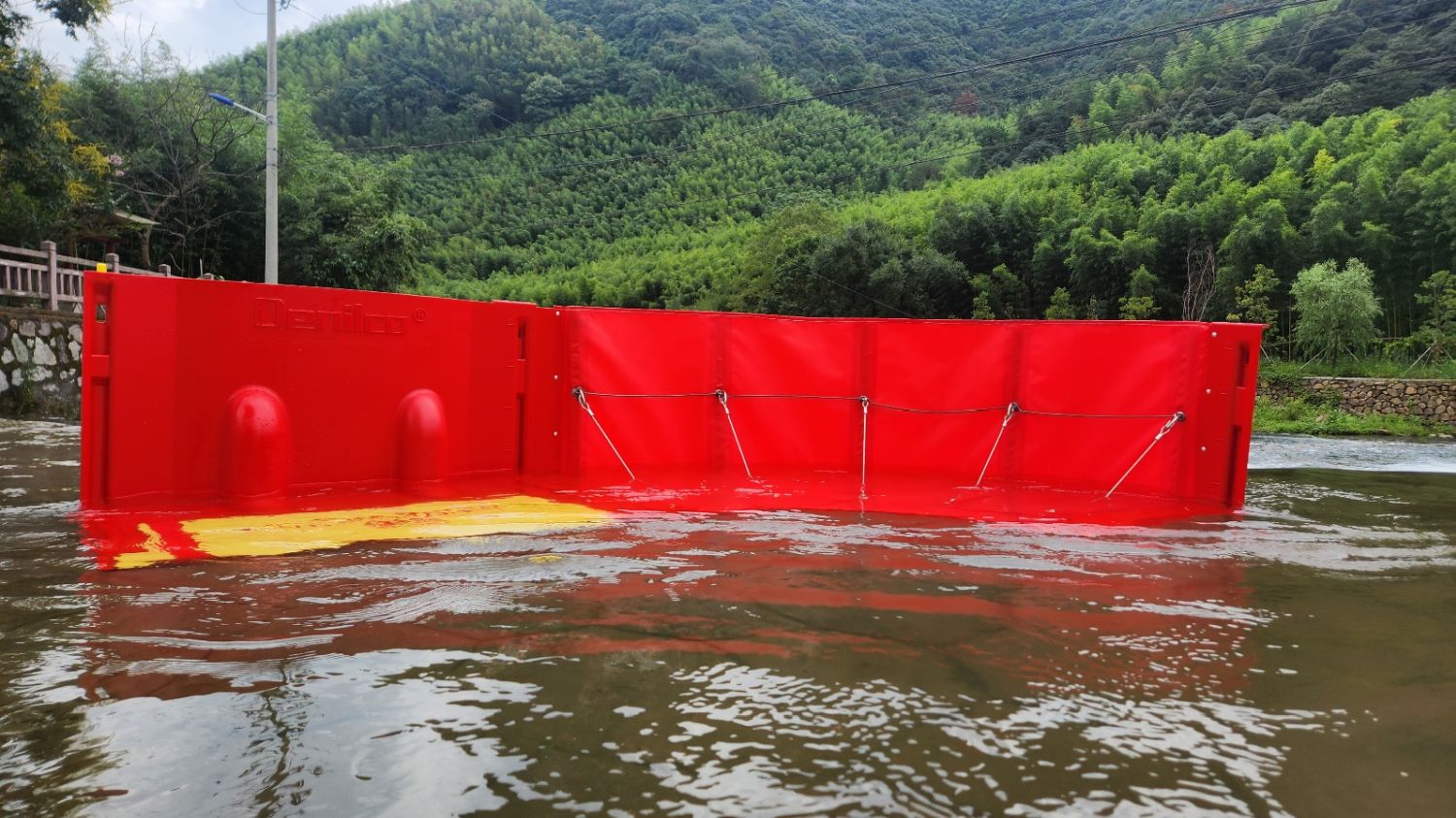 barrera de inundación tipo aleta para el desvío de agua