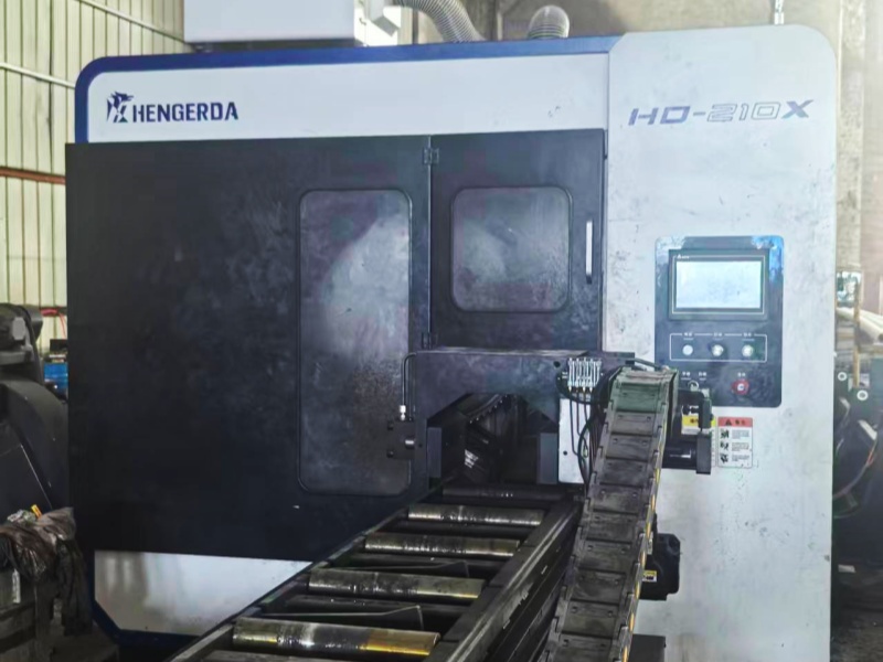 Circular saw disc machine