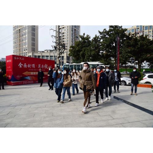 Les étudiants internationaux de l'Université Western des sciences et de la technologie ont visité le groupe Jinhe