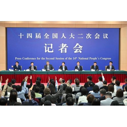 A segunda sessão do 14º Congresso Popular Nacional realizou uma conferência de imprensa no Hall of Media Center em Pequim em Pequim