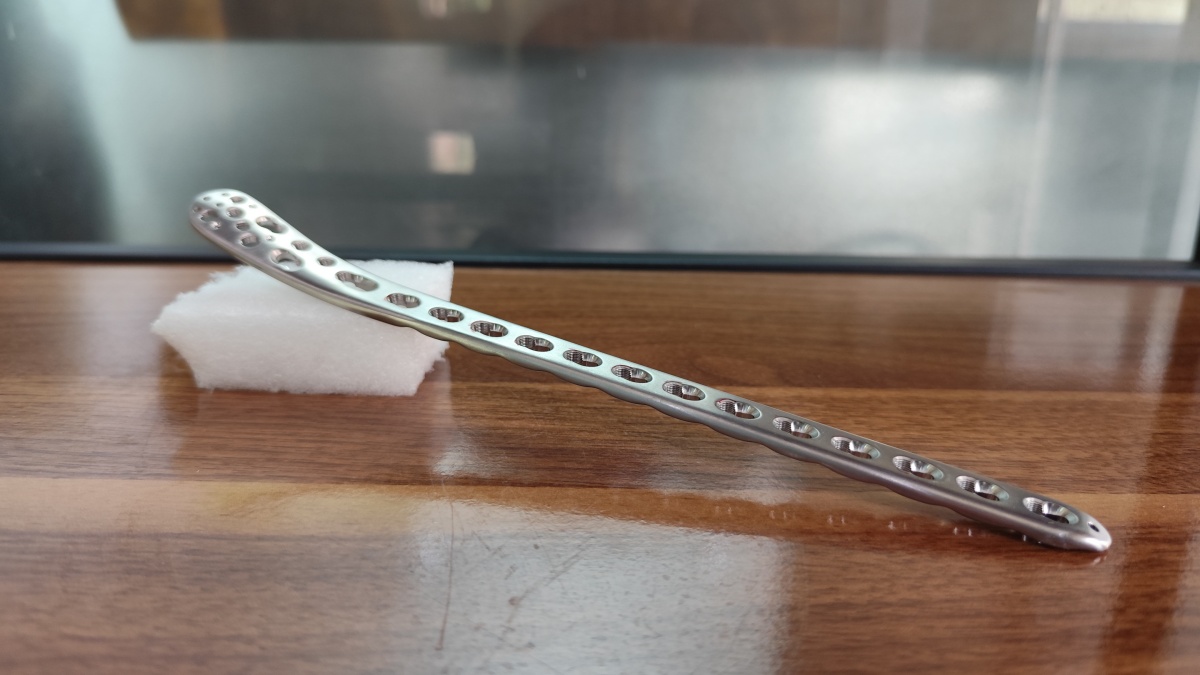 医療機器用のチタン合金製品 - 高圧水のburring