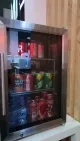 Hanehalkı için karşı bira içecek buzdolabı altında