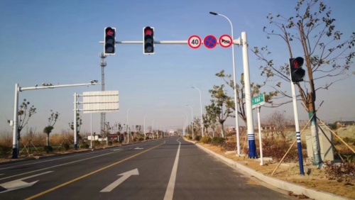 Acier galvanisé, aluminium ou composite : quel matériau constitue le meilleur poteau de signalisation routière