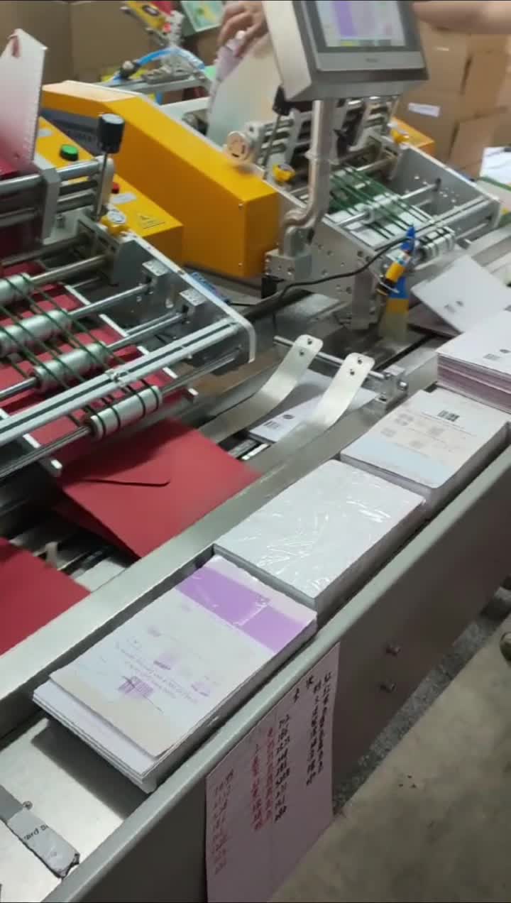 Machine d&#39;émission de cartes avec machine à sac pour plusieurs cartes de vœux