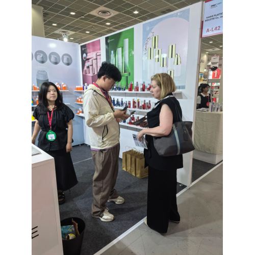 To accurately meet the customized needs of overseas beauty packaging and expand the international high-end market, Yuyao Hanhe Plastic Industry Co., Ltd.