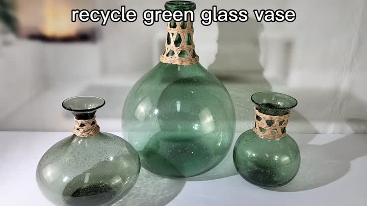 Vase en verre bubble recyclé avec Rattten enveloppé