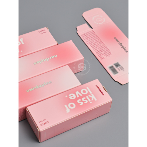Caixa de embalagem de papel personalizada rosa gradiente: apresentação do produto elevando a tonalidade dos lábios e bochechas