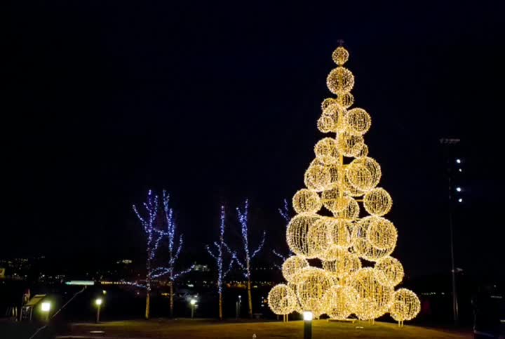 Gold LED Glow Christmas Tree