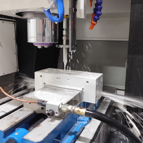 金属加工に革命を起こす: 高圧洗浄機がどのように工具寿命と表面品質を改善するか