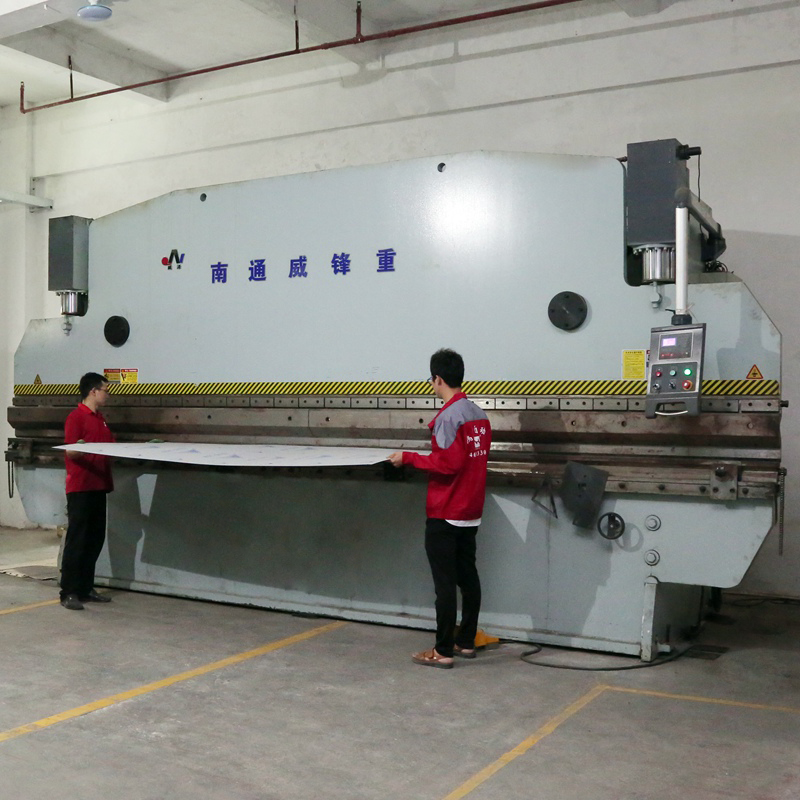 Rapid door cut plate bending machine