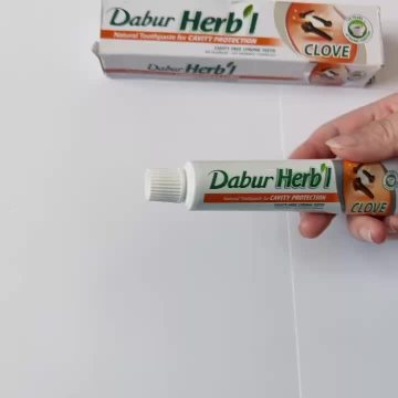 whiten toothpaste 