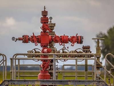 Öl -Bohrloch -Kopf -Gerät: Der wichtigste Zentrum der Öl- und Gasproduktion