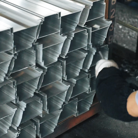 定制的铝制概况生产