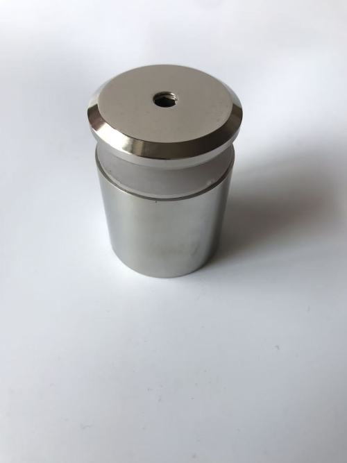 De soporte de carga a protección contra la oxidación: 4 ventajas principales de los clavos publicitarios de acero inoxidable para vidrio