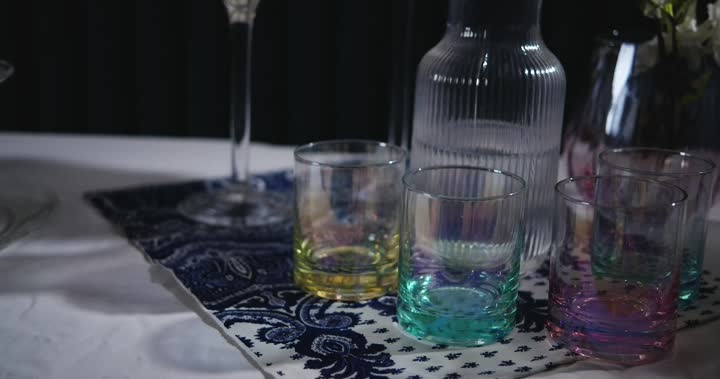 Conjunto de taças de vinho com spray de cor e chapeamento Pearl Light.mp4