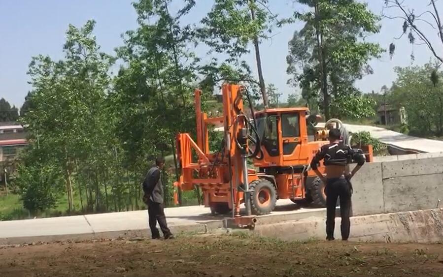 Road guardrail drilling machine, pile driver 