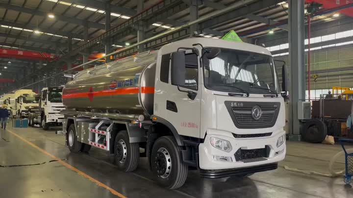 Dongfeng Tianjin pequeño petrolero de tres ejes