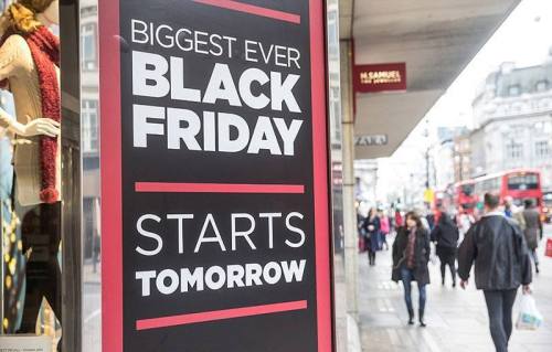 الجمعة السوداء تعزز الطلب على أقمشة تنجيد الأرائك: زيادة في مبيعات صناعة النسيج