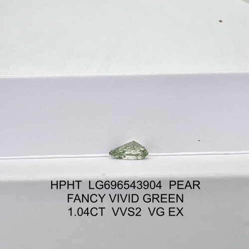 Ano ang gumagawa ng berdeng berde na brilyante